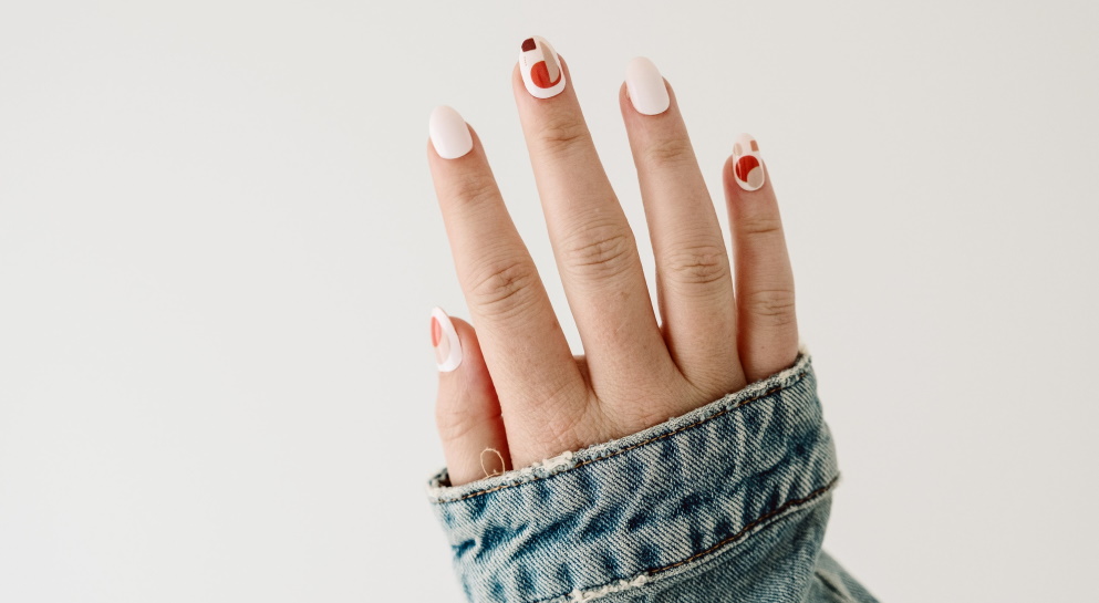 retro-looking manicure